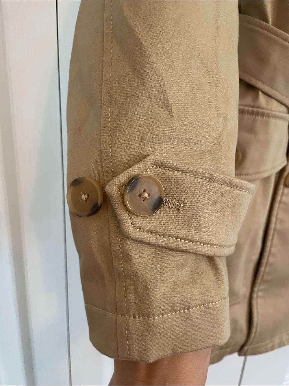 New L’academie Provins Mini Belted Trench Dress in Tan size Small - Picture 6 of 12